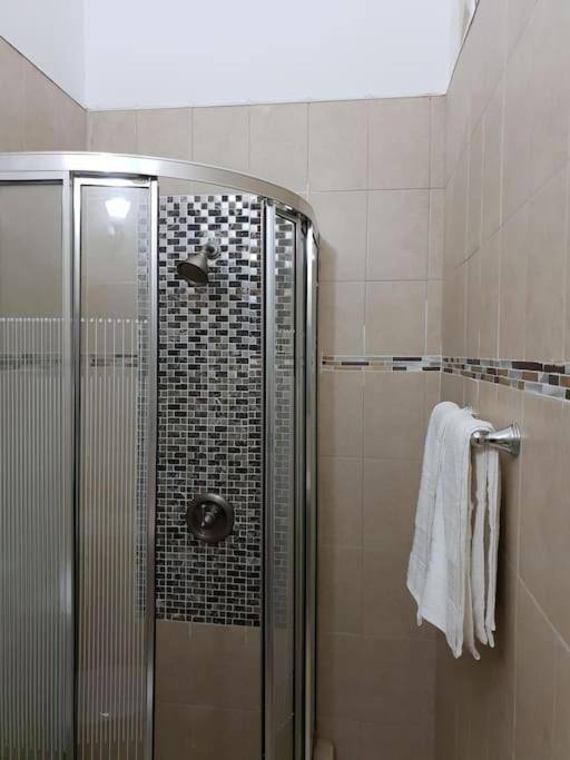 Escape At The Oasis- New Kingston Area -24Hrs Security, Elevator, Water Heater, Wifi Exterior foto