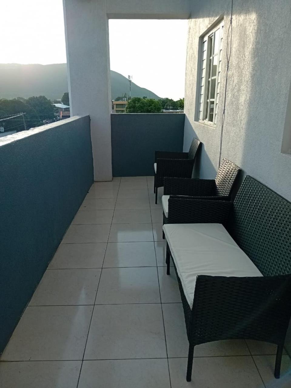 Escape At The Oasis- New Kingston Area -24Hrs Security, Elevator, Water Heater, Wifi Exterior foto